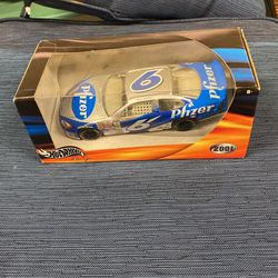 Hot Wheels Racing 2001 Nascar 1:24 Scale