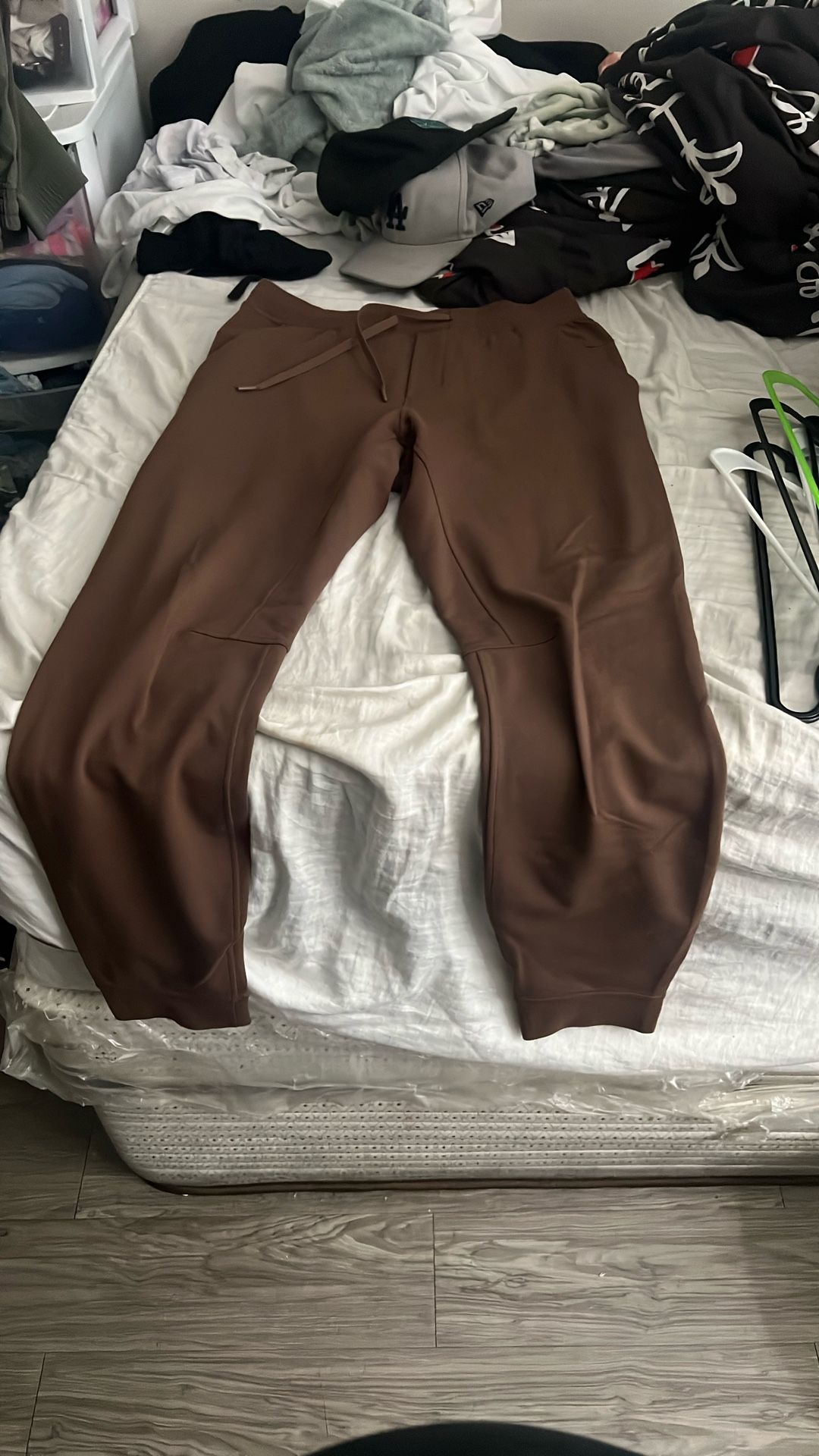Lulu Lemon Men Joggers Size L
