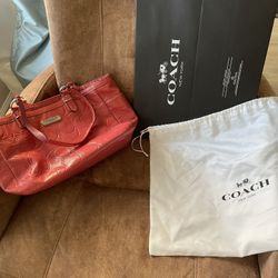 COACH SIGNATURE EMBOSSED GALLERY TOTE