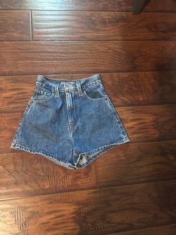 Ladies levis shorts size 23