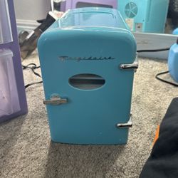mini fridge| Frigidaire
