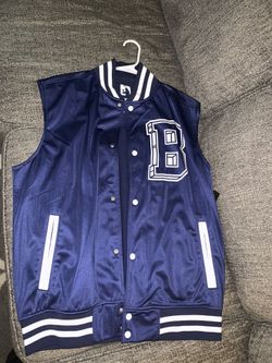 Prefect Rocawear vest size xl in perfect condition. NY yankee fitted colors. Perfect match