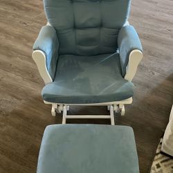 “EXCELLENT CONDITION” ANGEL LINE WINDSOR GLIDER AND OTTOMAN