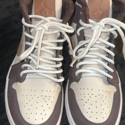 Woman’s Jordan 1 Mid Cream/chocolate Size 6.5