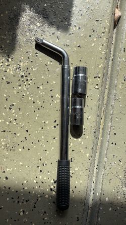 Lug wrench