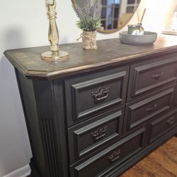 Beautiful 8 Drawer Dresser