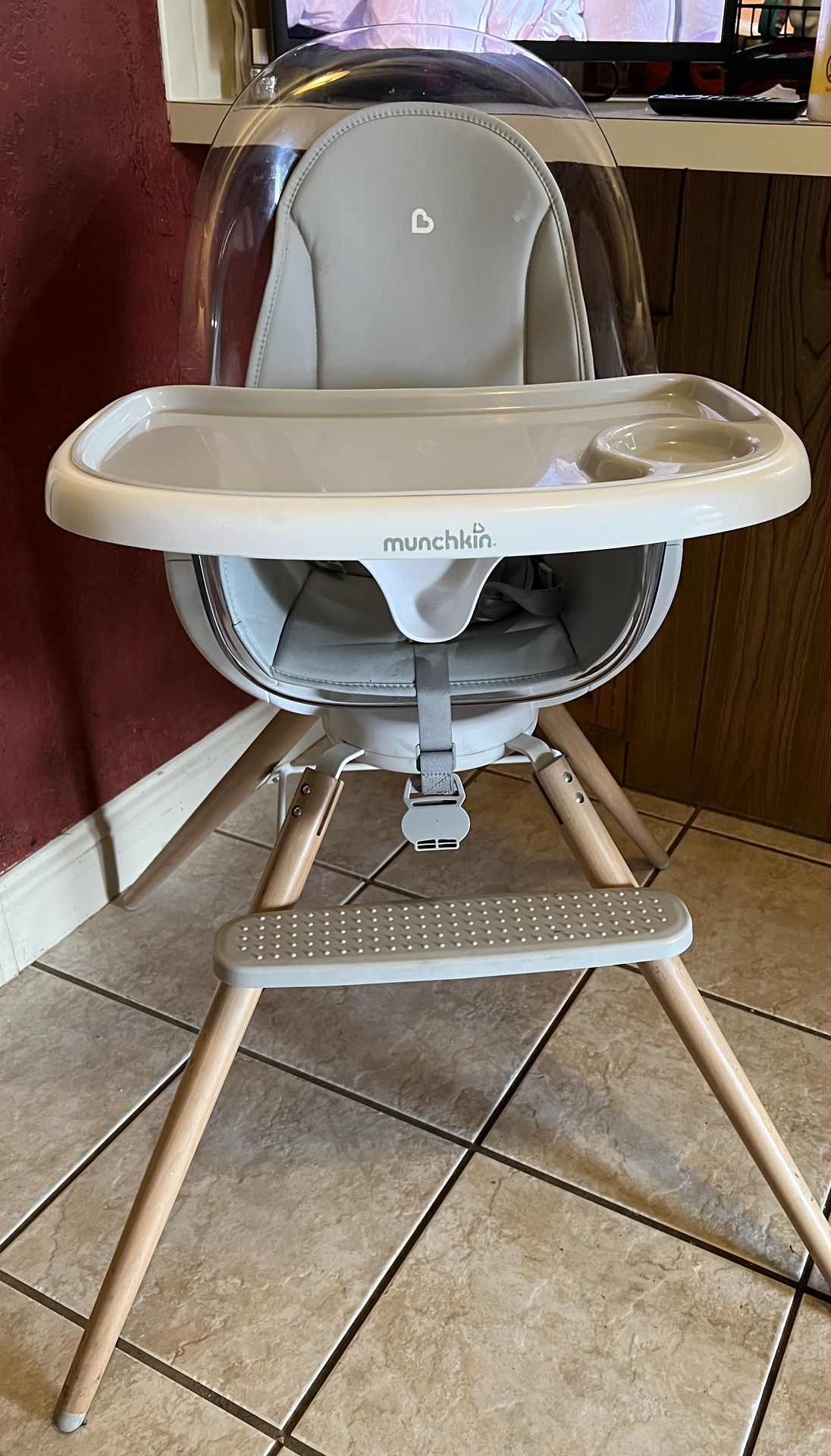 Munchkin 360° Cloud Baby and Toddler High Chair