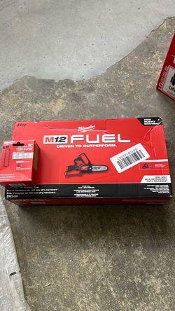 Milwaukee M12 FUEL 6" HATCHET Pruning Saw
