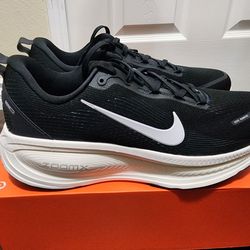 Nike Vomero 18 (Black/White) - Size 12
