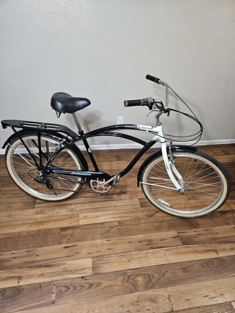 Schwinn Riverside Cruiser bike