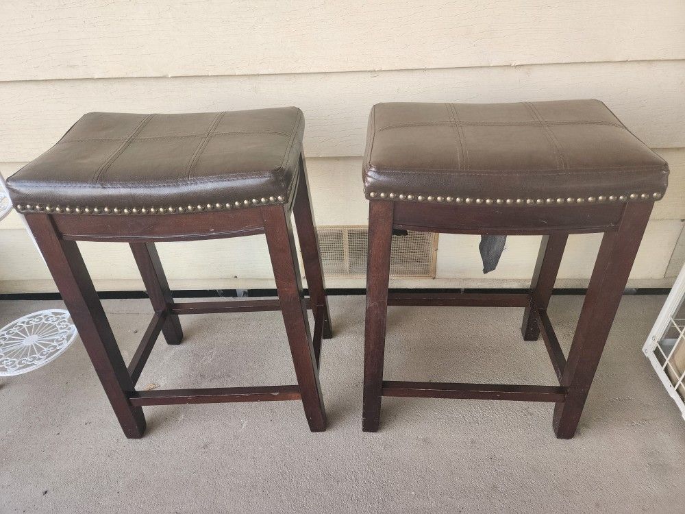 2 Bar Stools 