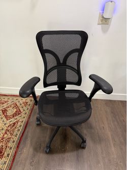 Ergonomic Mesh Office Chair – Excellent Condition