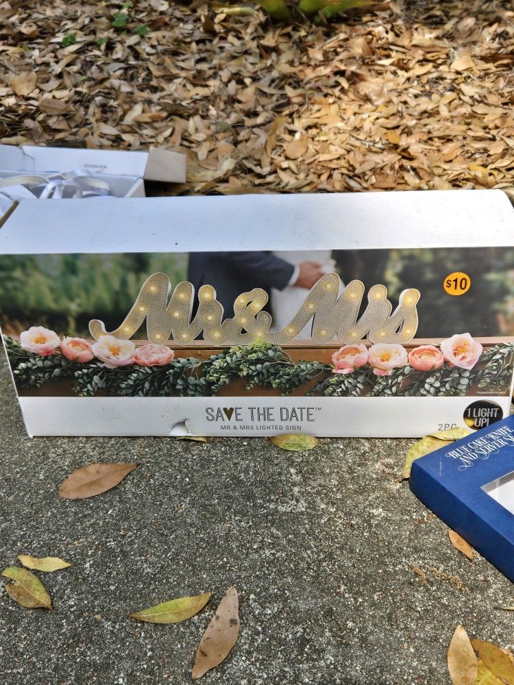Light Up Mr And Mrs Sign