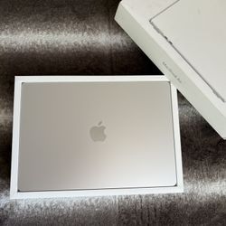 Apple MacBook Air 15- inch M4 Built for Apple intelligence 16Gb Memory 256Gb 