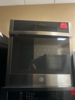 GE built-in Wall Oven With a Digital Touch Control Panel