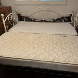 Iron and porcelain Couch Bed
