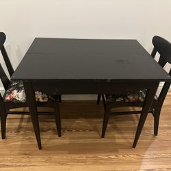 Extendable Table With 2 Chairs