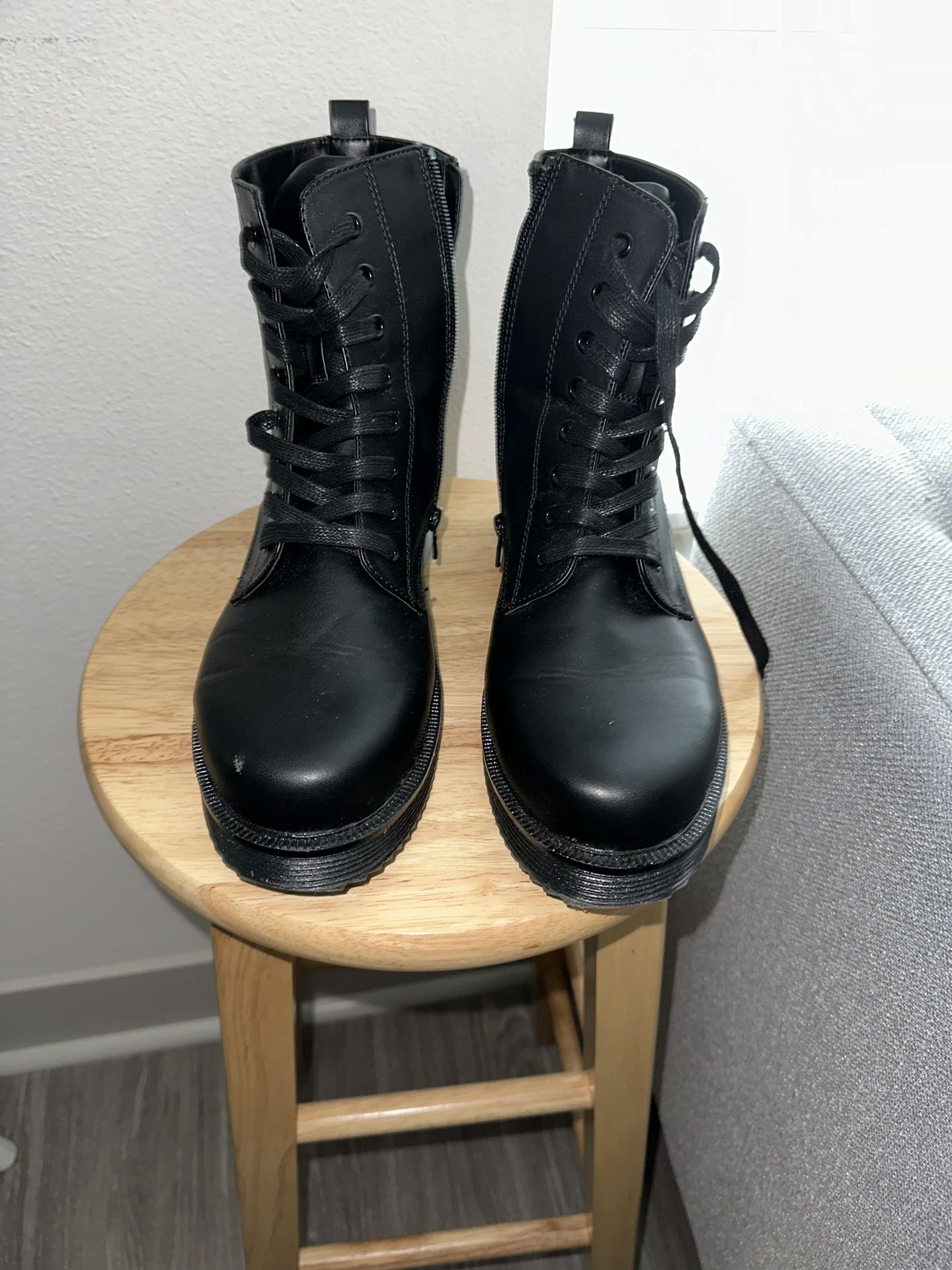 Black Boots 