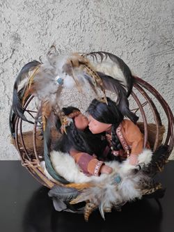 VINTAGE NATIVE AMERICAN INDIAN DOLLS IN WALL HANGING BASKET