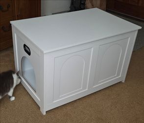 Enclosed litter enclosure, pet space