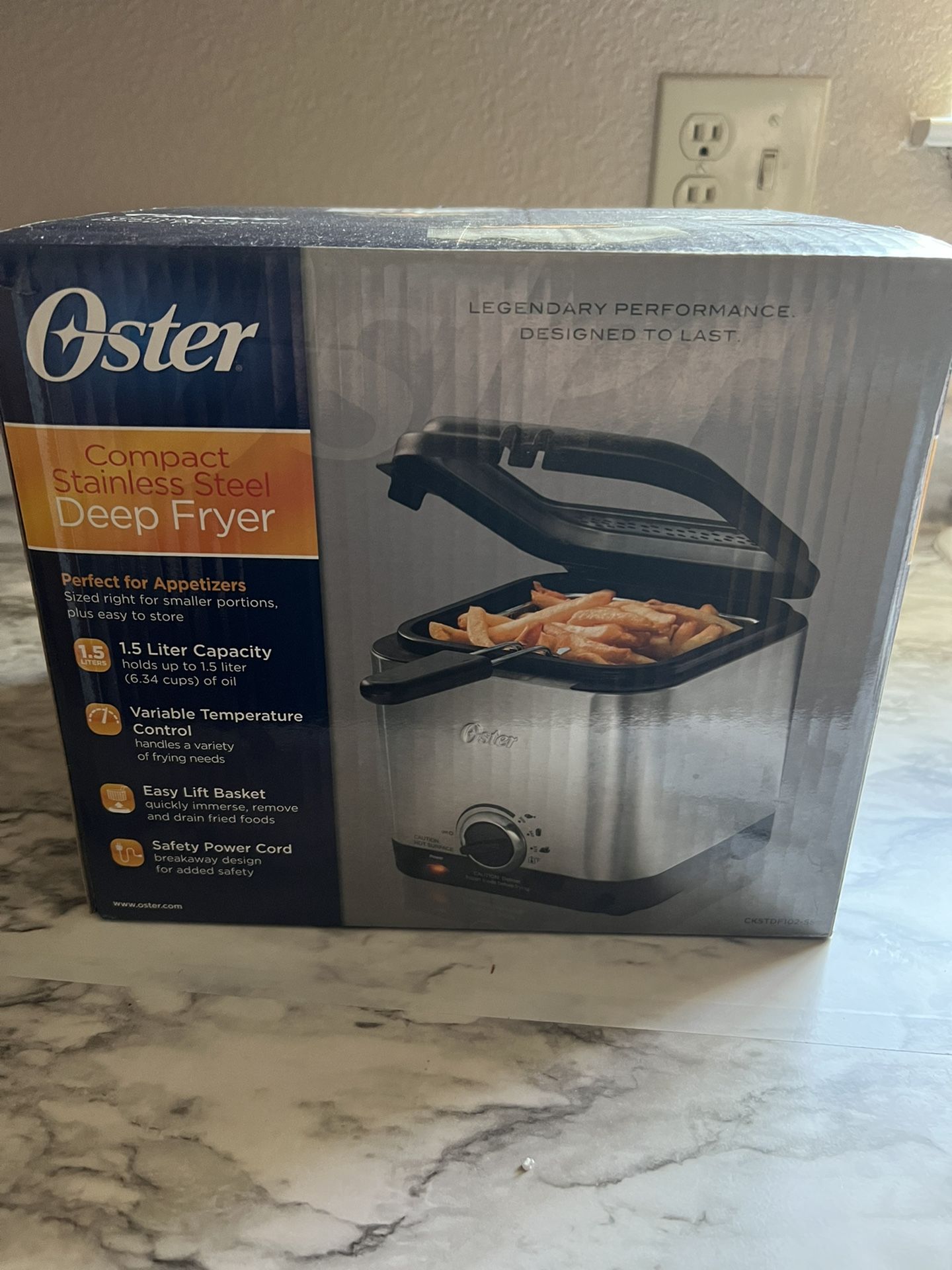 Oster Compact Deep Fryer for Sale in Visalia, CA - OfferUp