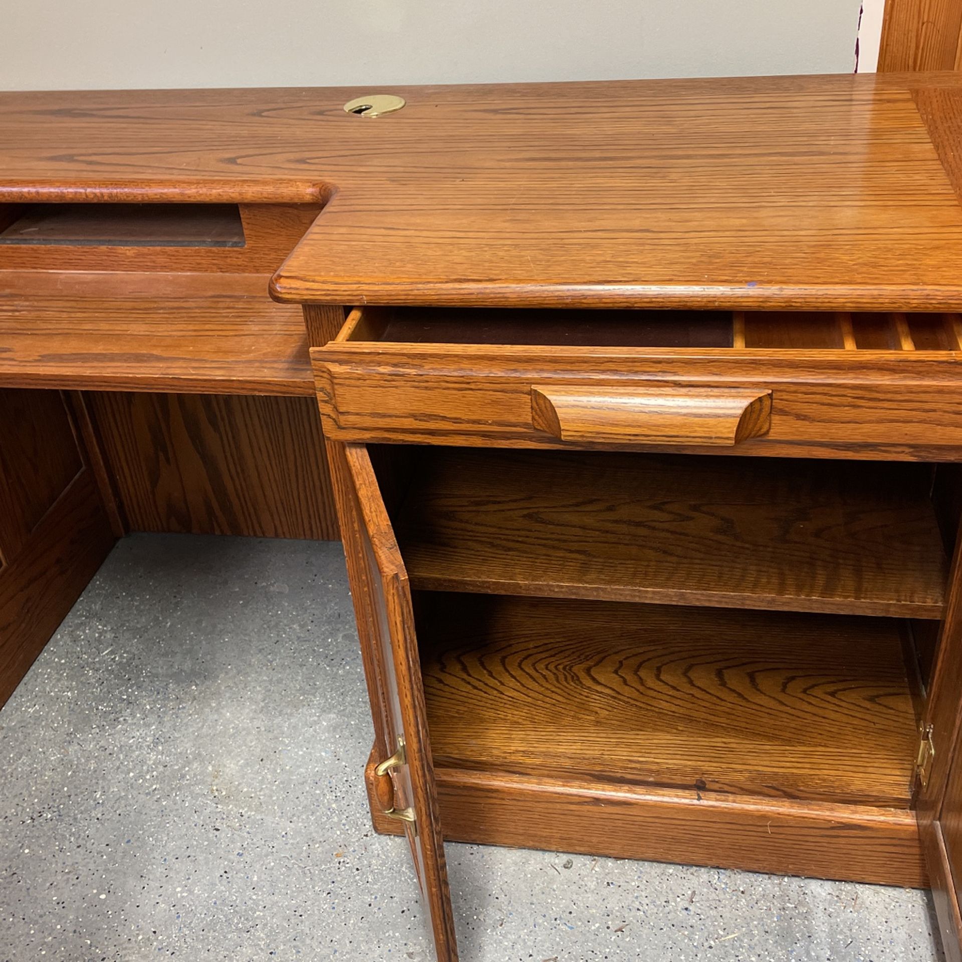 DeskSolid Oak for Sale in Tumwater, WA OfferUp