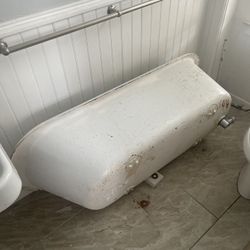 Vintage Cast Iron Bathtub Claw Feet With Plumbing