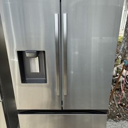 REFRIGERATOR SAMSUNG 36” Like New 
