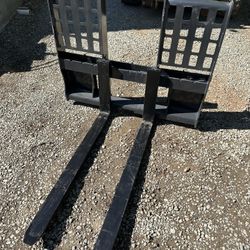 Heavy Duty Skid Steer Pallet Fork Attachment 
