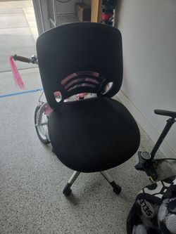 Black office chair