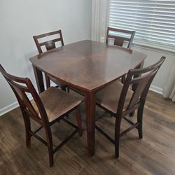 Free dining table