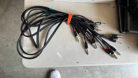 These are Roland RCC-3-2R28 interconnect cables featuring 1/4-inch TS male to RCA male connectors