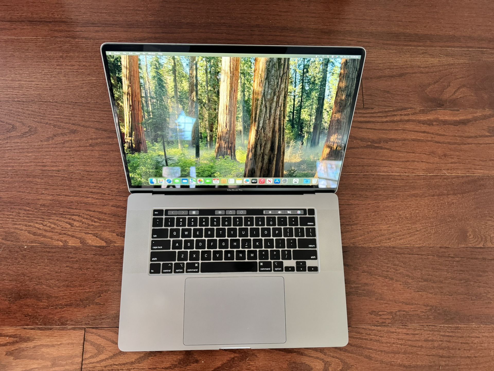 MACBOOK PRO 16 INCH! Super Fast 32 GB RAM!