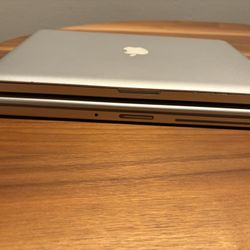 2 MacBook Pros 2008 Model