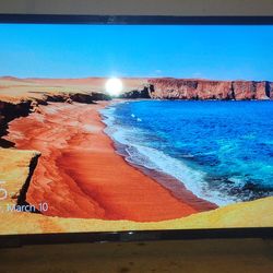 INSIGNIA 40" SMART TV W REMOTE