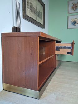 Knoll 1970s executive series credenza,  Delivery