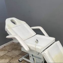 Best Chair For Eye Lashes Extensions Waxing Tattoo And Facial has Adjustable Arms For Massage every Thinning Is Good Working Condition 