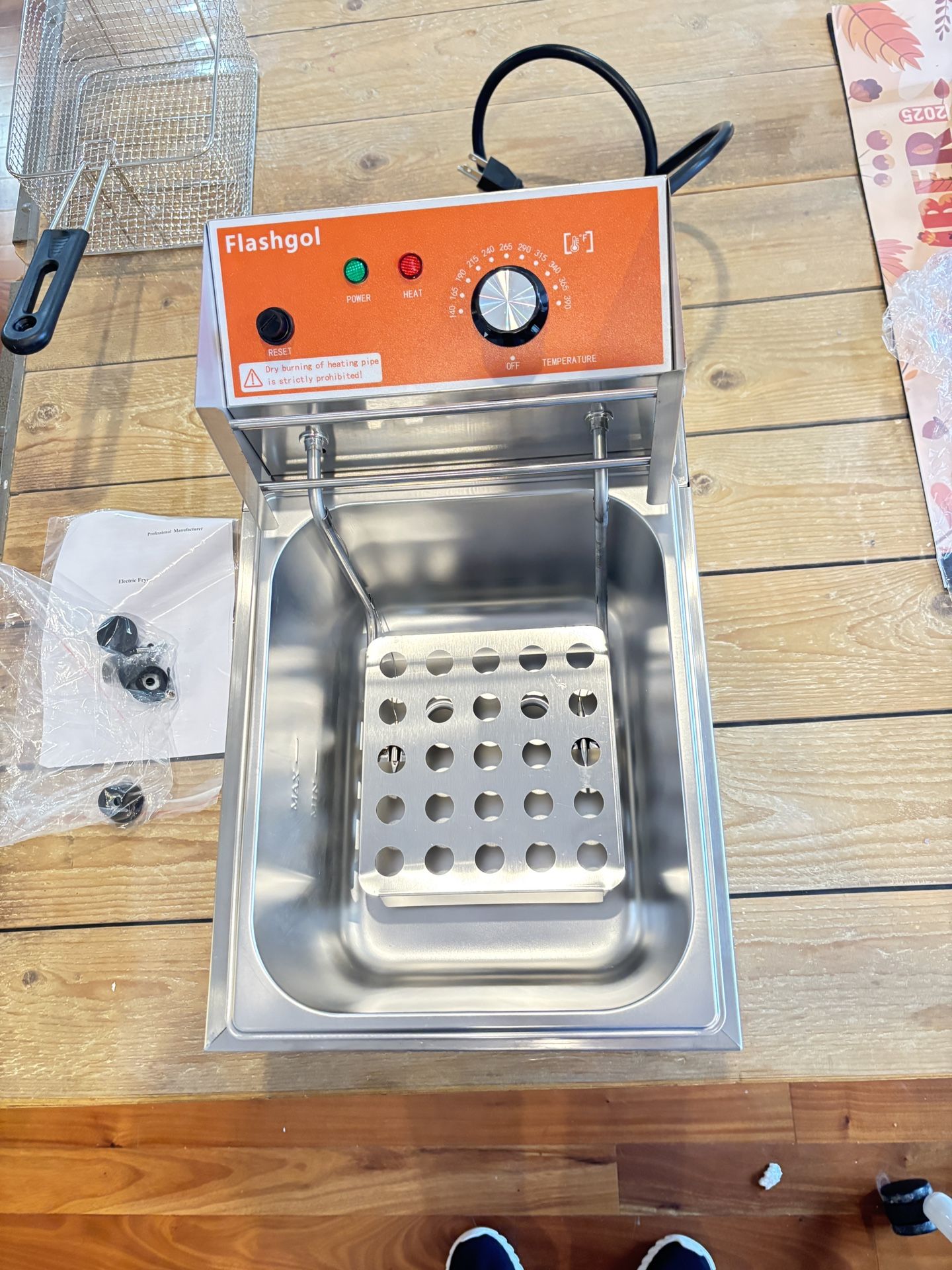 Brand New In Box Deep Fryer Commercial (BRAND NEW IN BOX!)