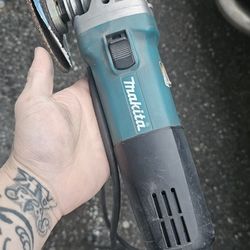 Makita 4 1/2in Grinder/Cutter/Polisher 
