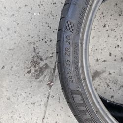 265/35/20 Michelin