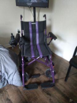 Electric wheelchair 4 moths old Great Condition  20+ miles per charge