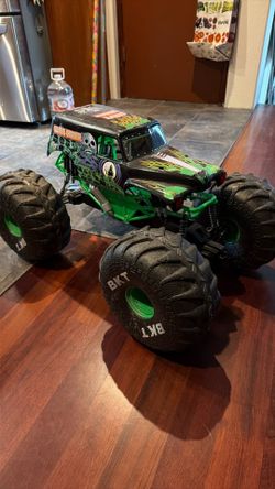 Monster truck MEGA