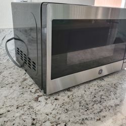 GE Stainless steel compact microwave 0.7 Cubic Ft