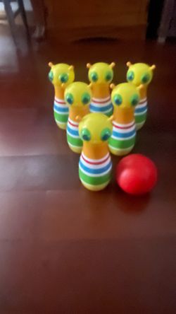 Melissa & Doug Rainbow caterpillar bowling set
