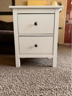 2 nightstands