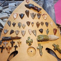 I Can Make Yuu A Set.  Anyway Youd Like. A SetMiscalanious Arrowheads,crosses And Knives. Handmade