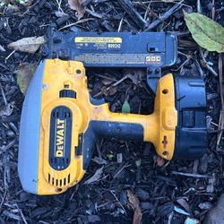 DeWalt DC608 18V Cordless Brad Nailer