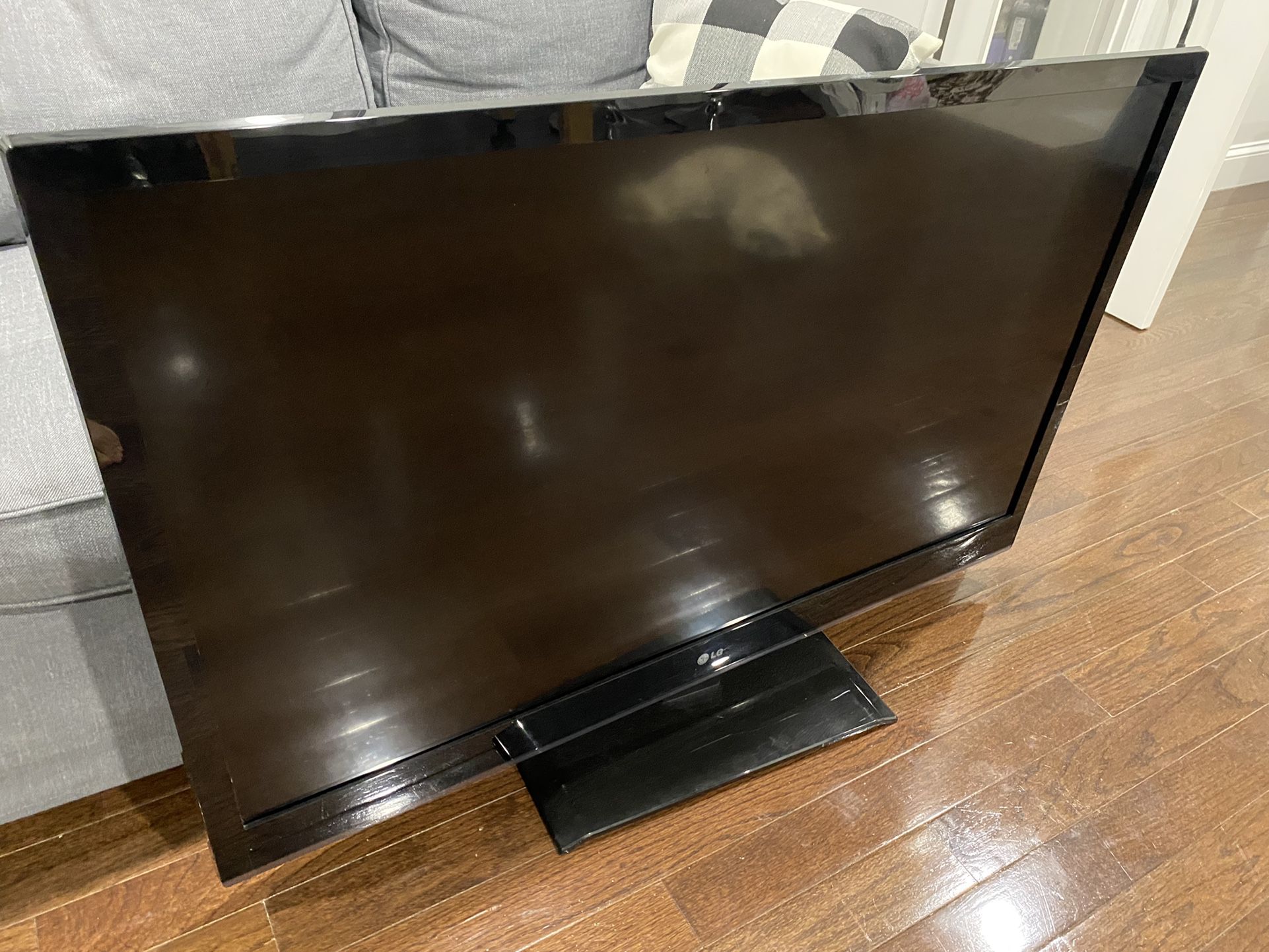 50 Inches LG Tv For Only $200