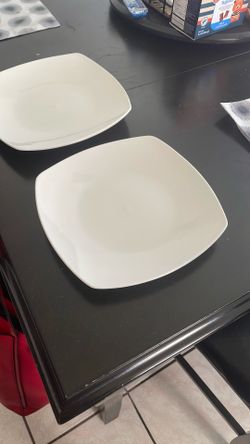 125 White Square Dinner Plates