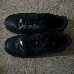 Black Air Force 1’s